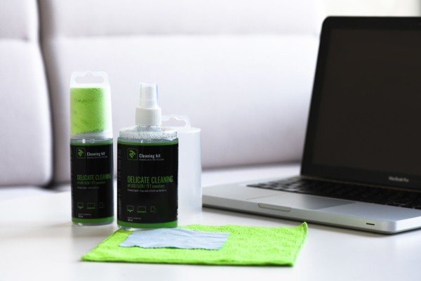 2E CLEANING KIT 300 ML LIQUID AND 10×10/20×20 CM CLOTH 2 PCS 2E-SK300L